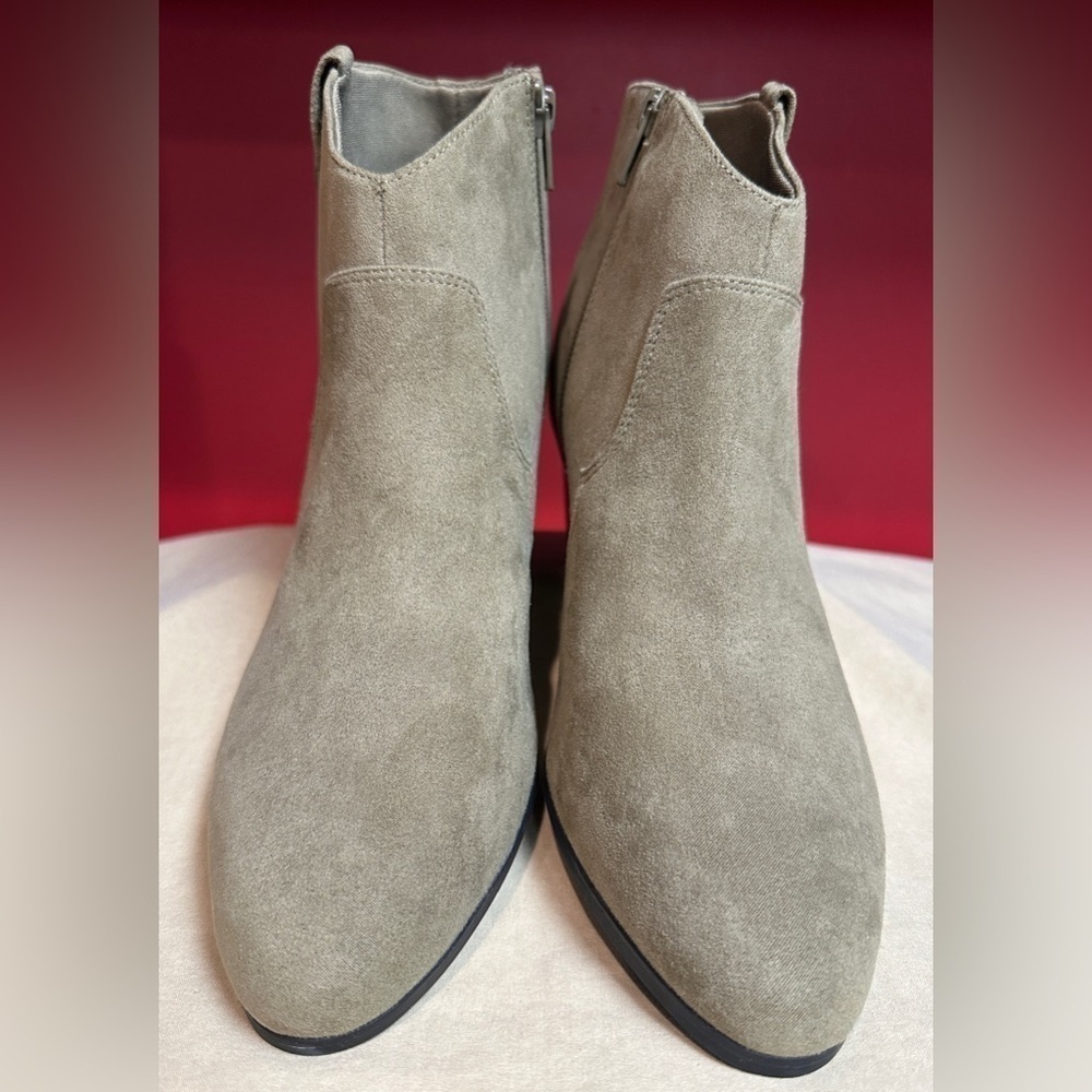 NWOT Old Navy Faux Suede Lgt Brown/Tan Western Style Ankle Boots Women’s Size 10